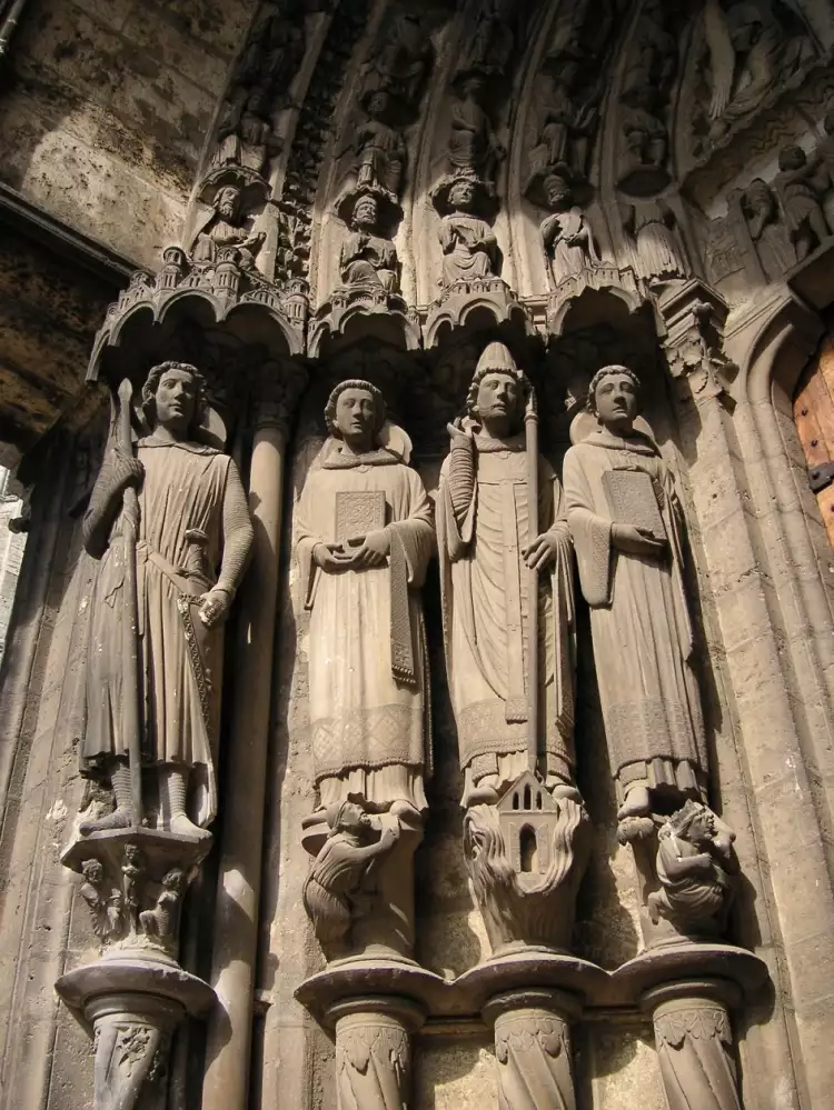 Skulptur. Skulpturen des Südportals der Kathedrale von Chartres, 13. Jahrhundert