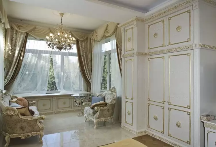 Классицизм в интерьере. Интерьер комнаты для приема гостей в загородном доме