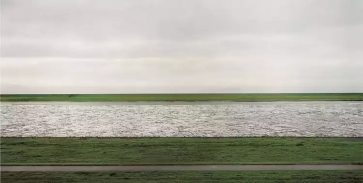 Пейзаж в фотографии. Андреас Гурски Rhein II, 1999