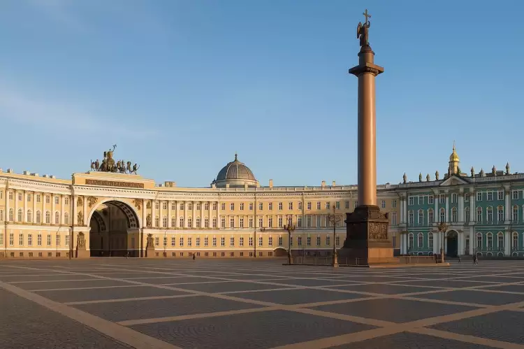 Архитектура русского классицизма. Ансамбль Дворцовой площади в Санкт-Петербурге Архитектура русского классицизма. Ансамбль Дворцовой площади в Санкт-Петербурге