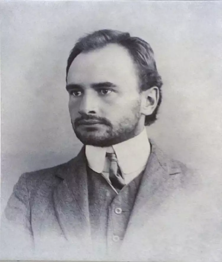 Константин Истомин. Фото-портрет художника, дата неизвестна