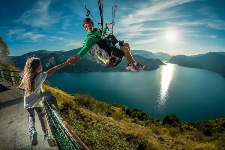 Спортивная и экстрим-фотография. Тристан Шу. «Привет на закате от Джима Ноугароллза» Спортивная и экстрим-фотография. Тристан Шу. «Привет на закате от Джима Ноугароллза»
