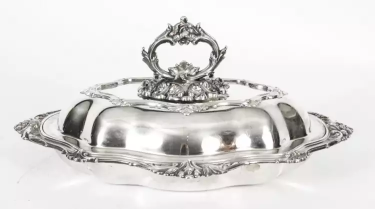 Шеффилдское серебро. Тарелка для первых блюд, XIX век Шеффилдское серебро. Тарелка для первых блюд, XIX век