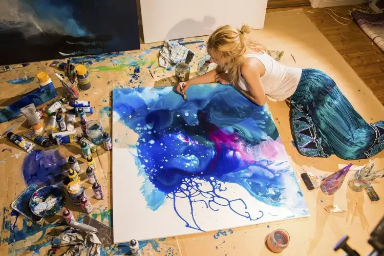 Йонна Йинтен за работой