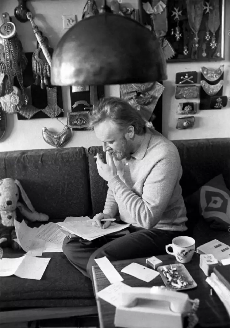 Ордена и медали современной России. И. В. Можейко. Фото на фоне коллекции Ордена и медали современной России. И. В. Можейко. Фото на фоне коллекции