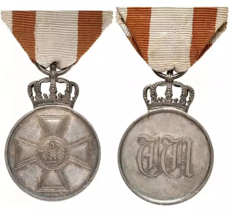 Орден Красного орла. Медаль