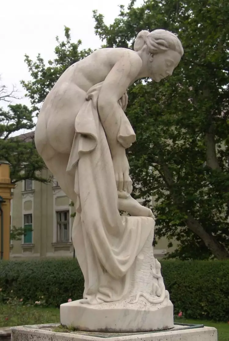 Алайош Штробль. Ханс Темпл. Скульптура «Купающаяся женщина», 1901