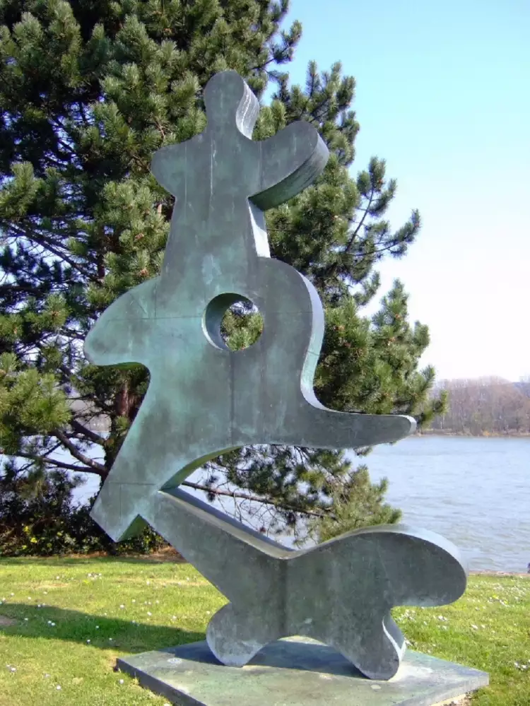 Жан Арп. Скульптура Moving dance jewelry, 1960 Жан Арп. Скульптура Moving dance jewelry, 1960