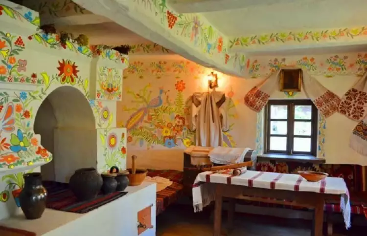 Петриковская роспись внутри хаты Петриковская роспись внутри хаты