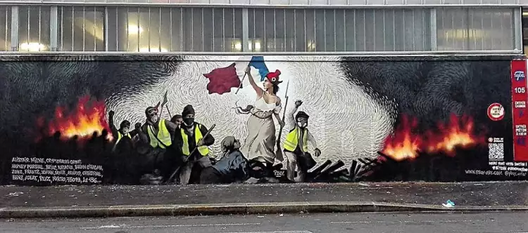 Мурал с зашифрованным кодом