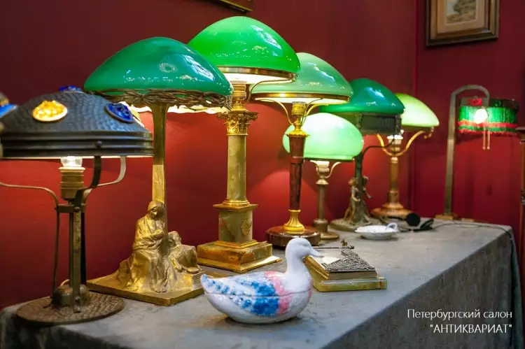 Антикварные лампы из стекла