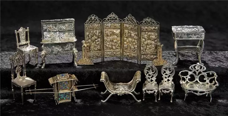 Рождество в Великобритании. Миниатюрная кукольная мебель, серебро, XIX век