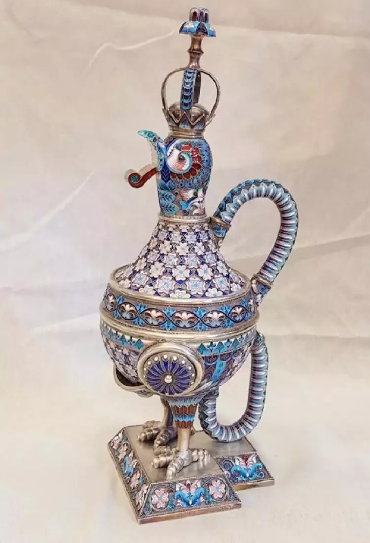 Компания И. П. Хлебникова. Графин для вина в виде петуха, 1870-е. Частное собрание, США