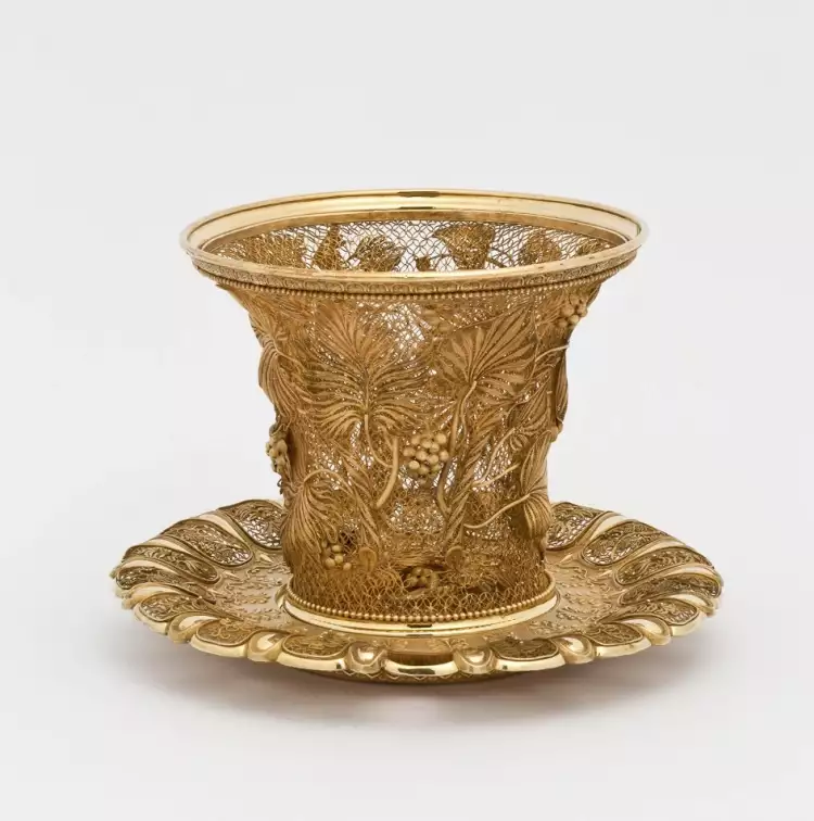 Birmingham Silber. Elkington and Co. Projekt Benjamin Schlick. Tasse und Untertasse, 1850er Jahre Birmingham Silber. Elkington and Co. Projekt Benjamin Schlick. Tasse und Untertasse, 1850er Jahre