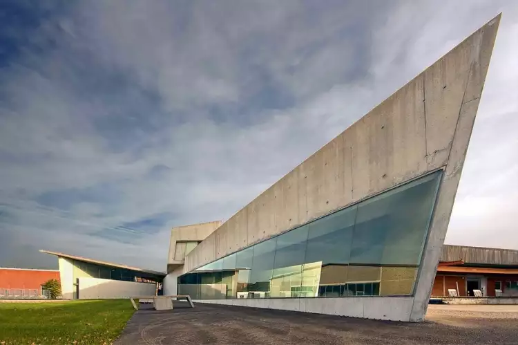 Заха Хадид. Пожарная часть компании Vitra в Германии Заха Хадид. Пожарная часть компании Vitra в Германии