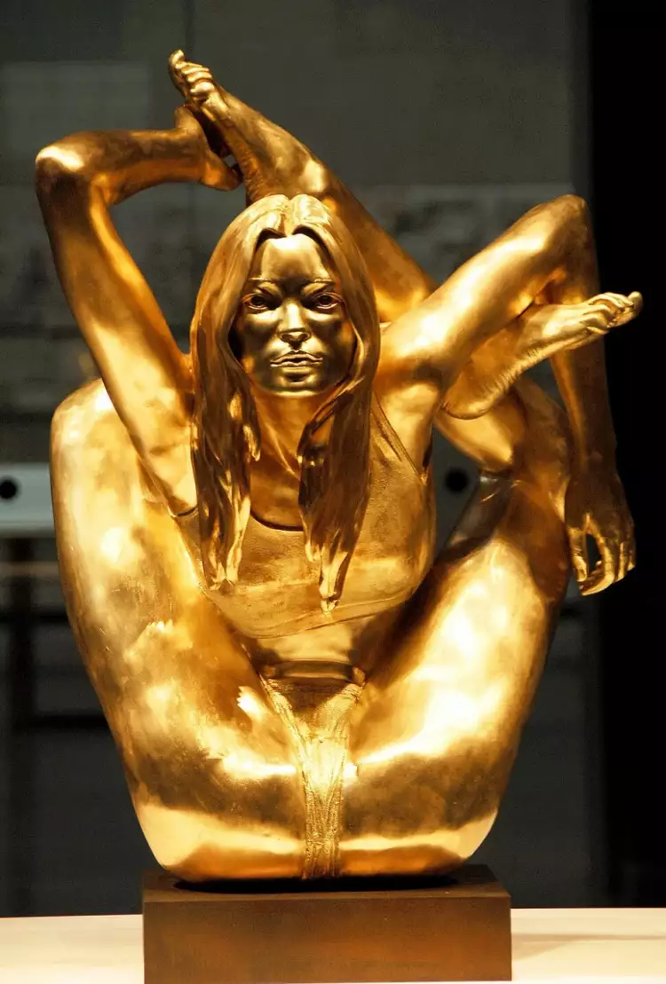 Ню в скульптуре. Марк Куинн. «Сирена» («Золотая Кейт Мосс»)