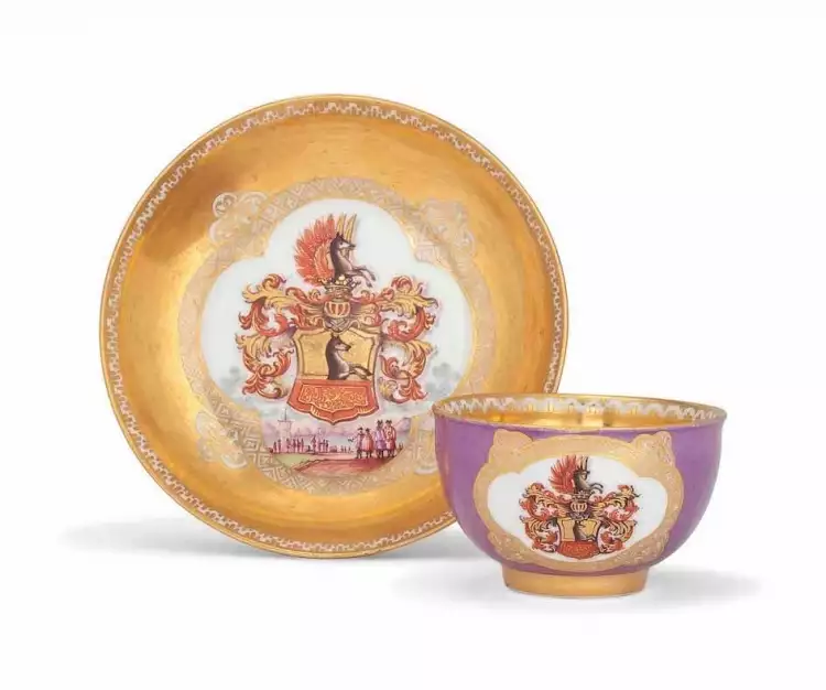 Марки и клейма Мейсенского фарфора в XVIII веке. Мейсенский гербовый сервиз. Чайная чашка и блюдце, XVIII век