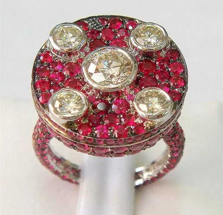 Таинственные ювелирные украшения. Перстень Чезаре Борджиа, сына Папы Александра VI, изготовленный по его эскизу