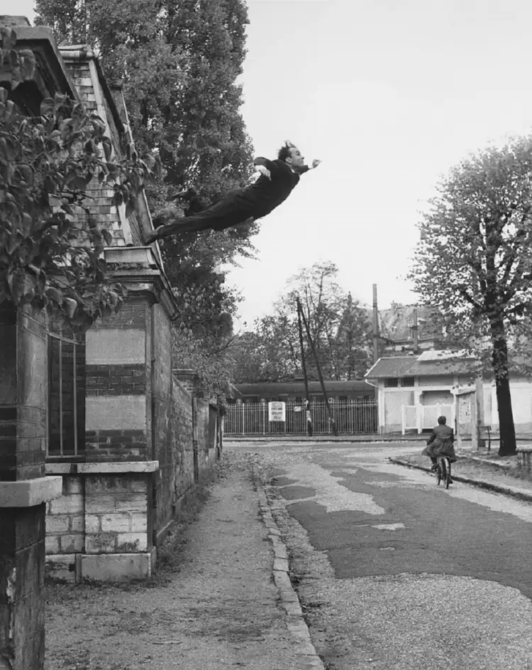 Перформанс. Ив Кляйн. «Прыжок в пустоту», 1960 Перформанс. Ив Кляйн. «Прыжок в пустоту», 1960
