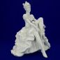 La porcelaine de Wallendorfer. Sculpture d'une ballerine attachant ses pointes, années 1940