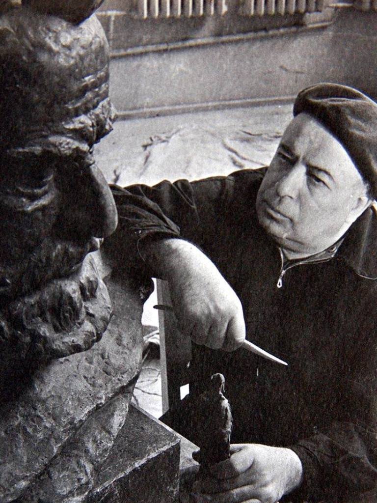 Ara Migranovich Sarksyan (1902 - 1969) - Foto 1