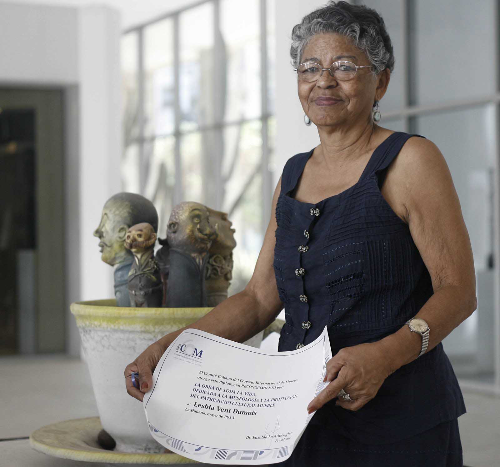 Lesbia Claudina Vent Dumois (1932) - photo 1