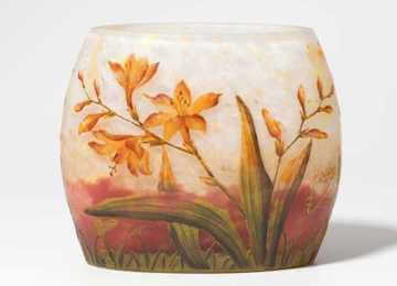 Антикварная стеклянная ваза