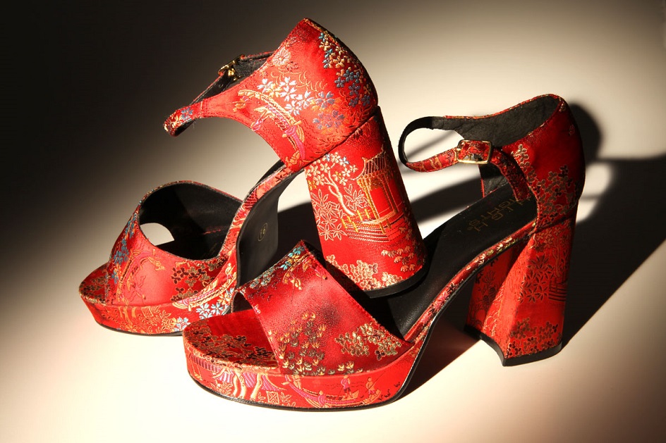 Красные туфли с китайским орнаментом