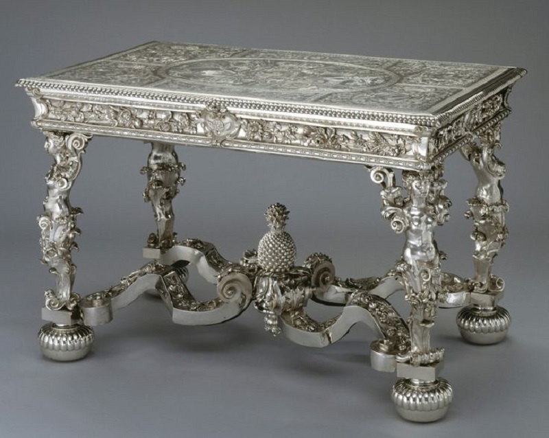 Серебряные изделия Франции XVII-XVIII века. Стол из серебра в стиле Людовика XIV