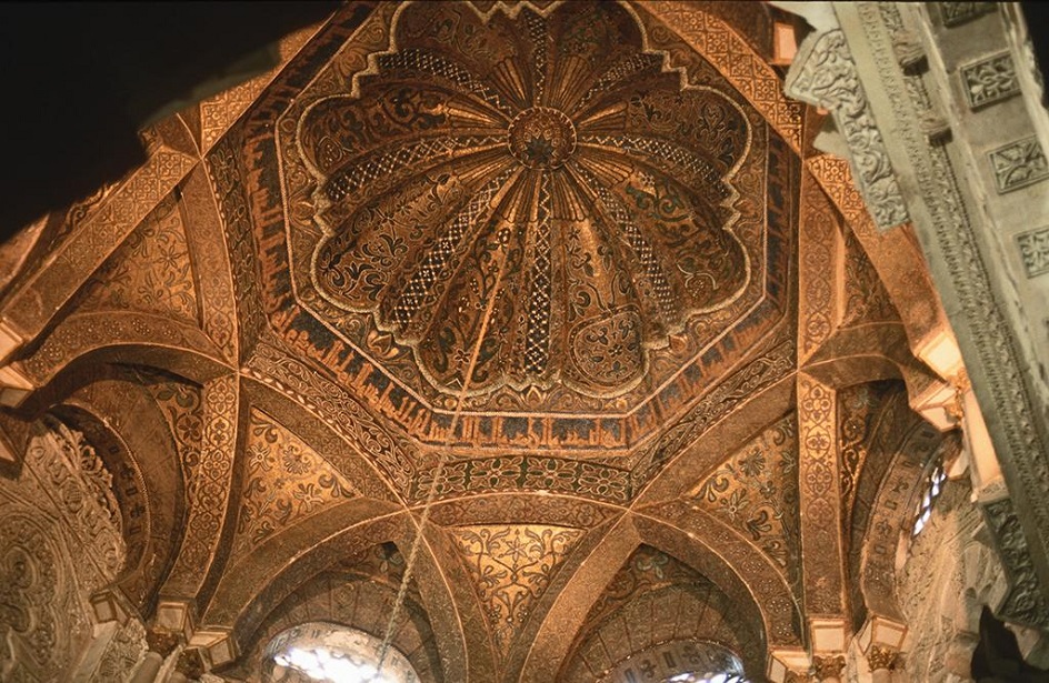 Мозаика. Золотые мозаики в куполе Великой мечети в Кордубе, Х век