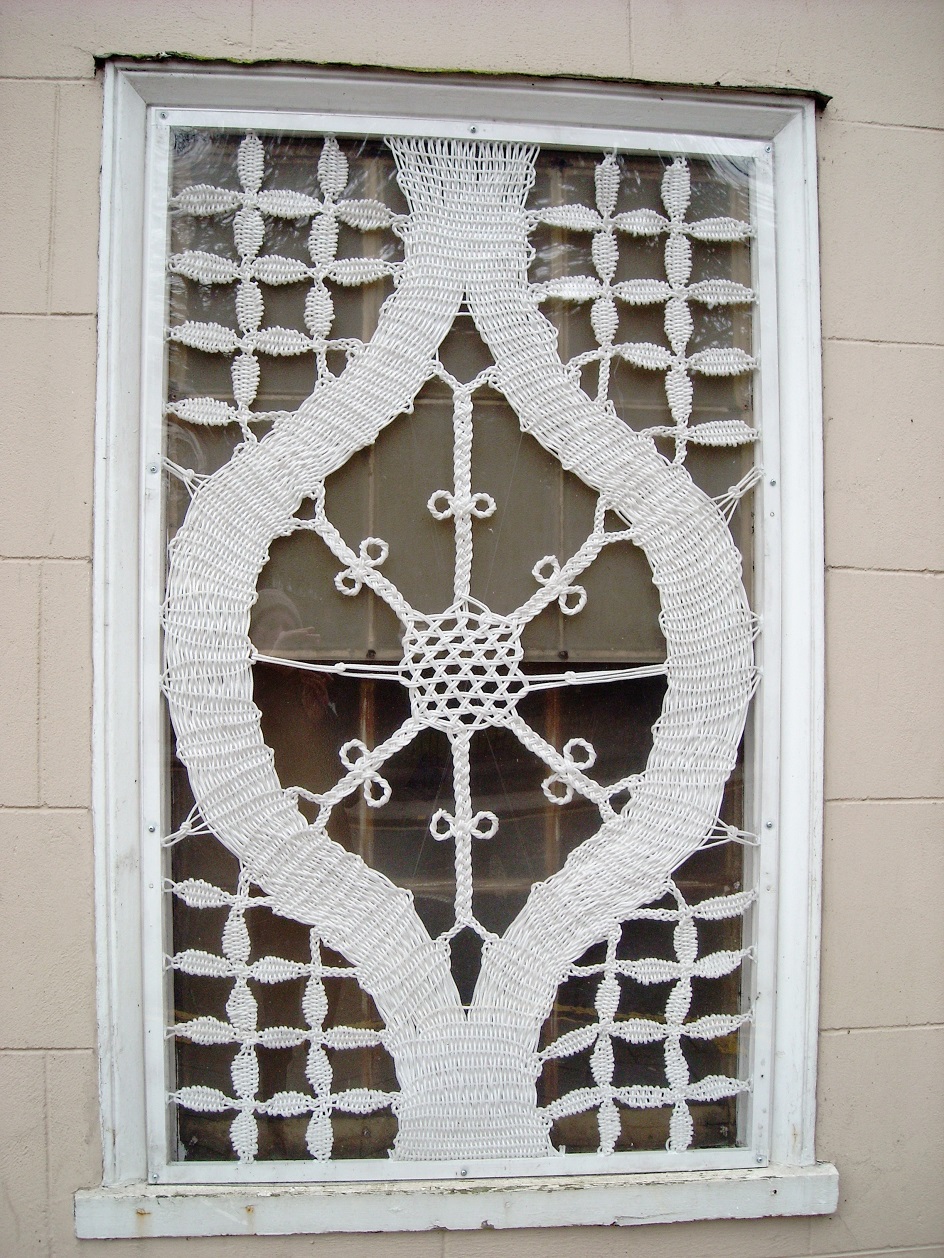 Макраме. Декоративная решетка на окне
