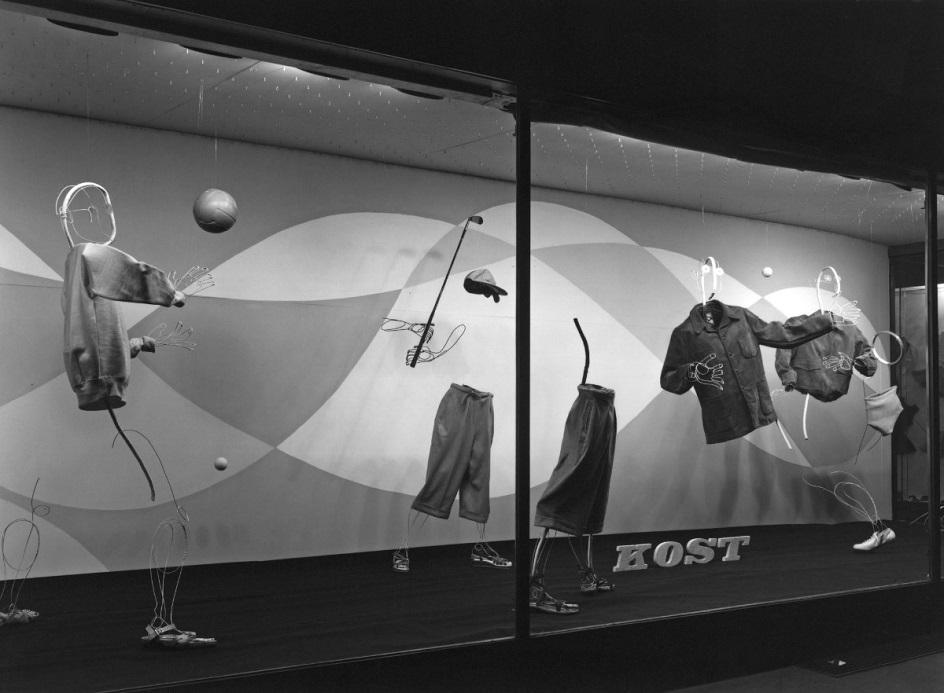 Жан Тэнгли. Фотография витрины магазина Kost-Sport в Базеле, 1949