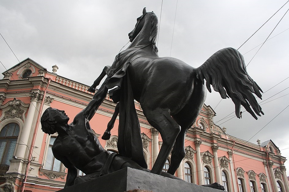 Скульптура. Петр Клодт. Скульптура «Укротители коней» на Аничковом мосту в Санкт-Петербурге, 1838 год