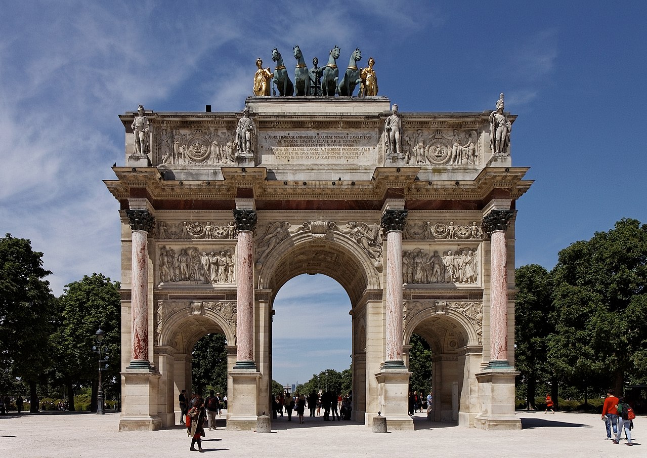 Архитектура. Триумфальная арка на площади Каррузель в стиле ампир в Париже, XIX век