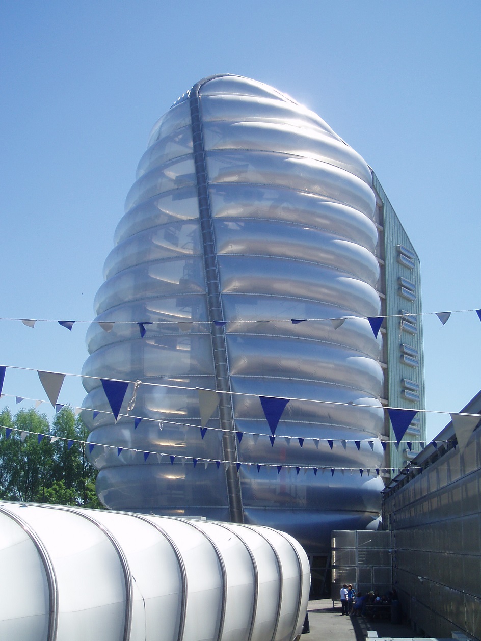 Архитектура. Национальный космический центр Великобритании в стиле био-тек, ХХ век