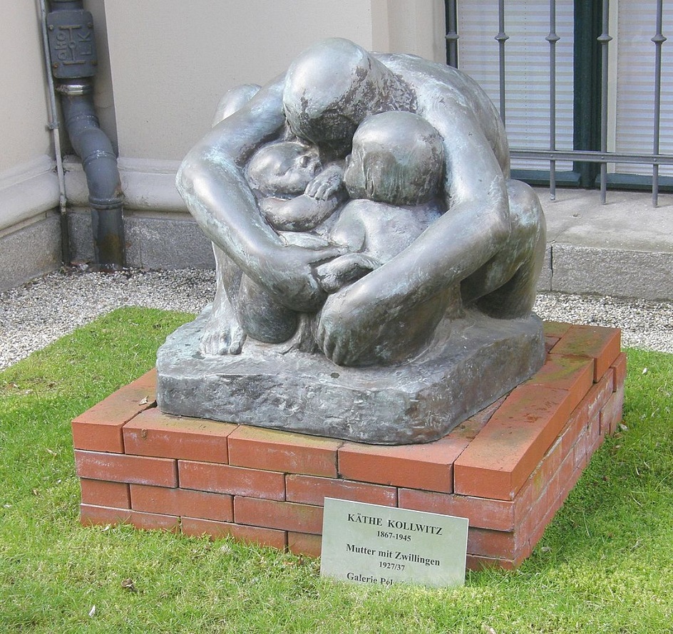 Кете Кольвиц. Скульптура «Мать с двумя детьми», 1927-1937