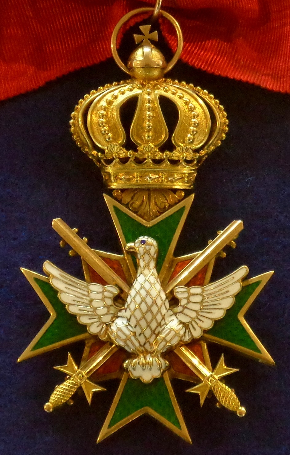 Орден Белого Сокола. Крест командора I класса с мечами